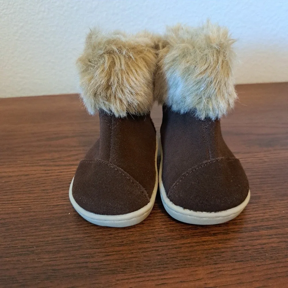 TOMS Tiny Toddler Brown Faux Fur Trim Suede Booties Size 3 10006345